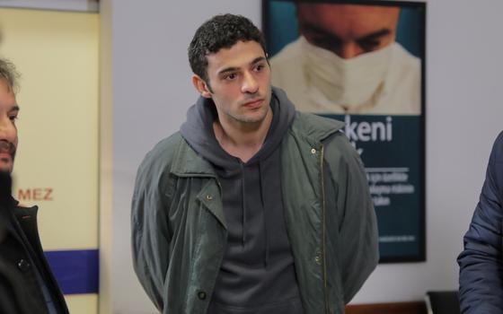 Kadir es representado por el actor Halit Özgür Sarı